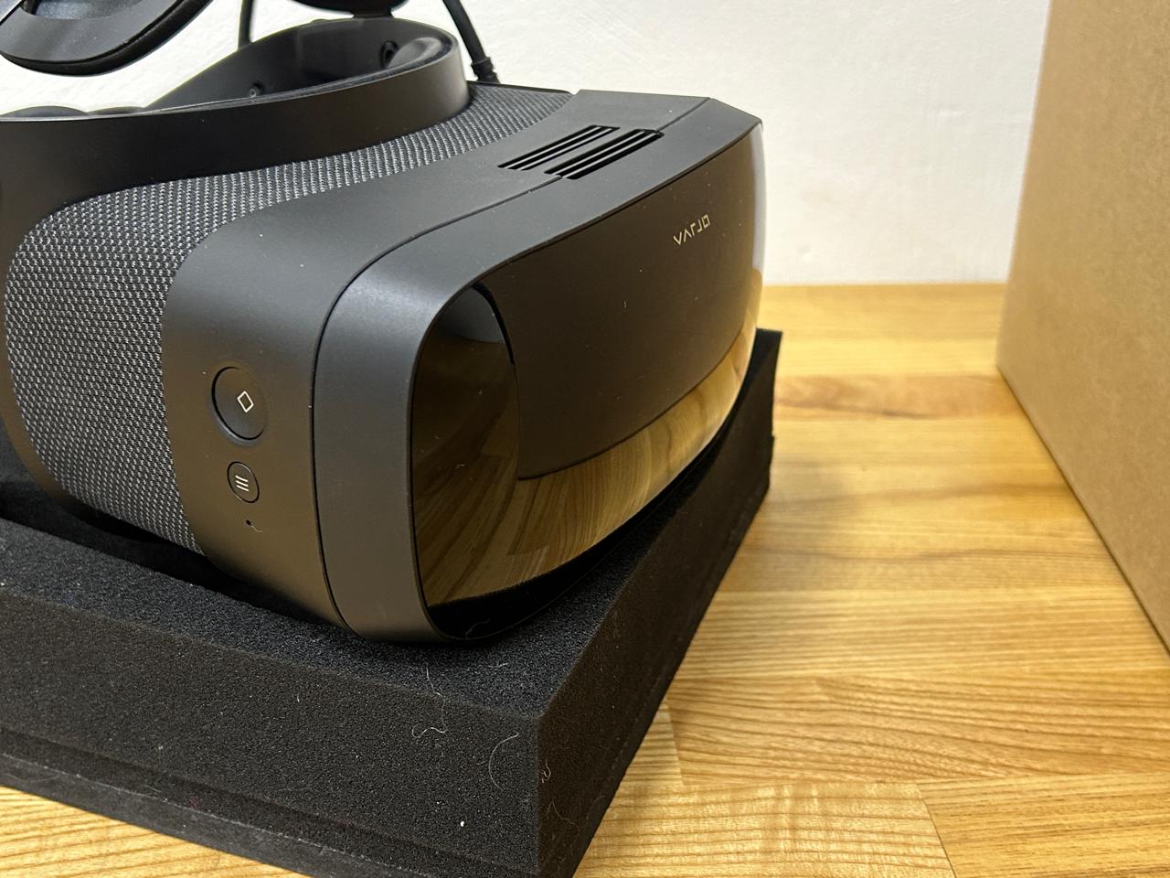 Шлем виртуальной реальности Varjo Aero (уценённый) Шлем виртуальной реальности Varjo Aero (уценённый)