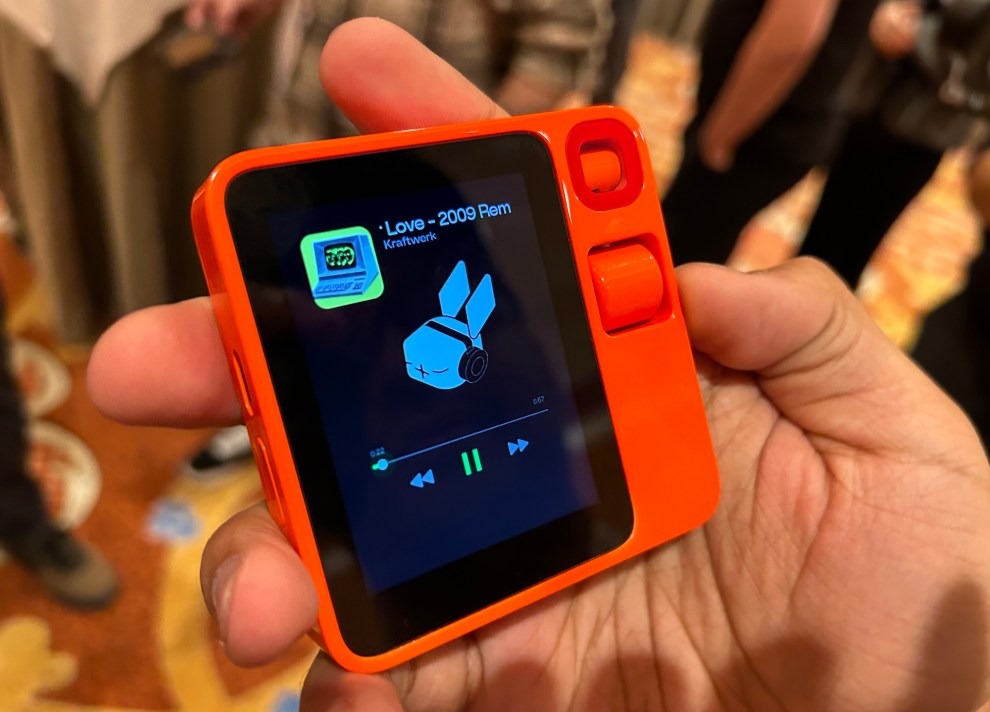 Умное устройство Rabbit R1