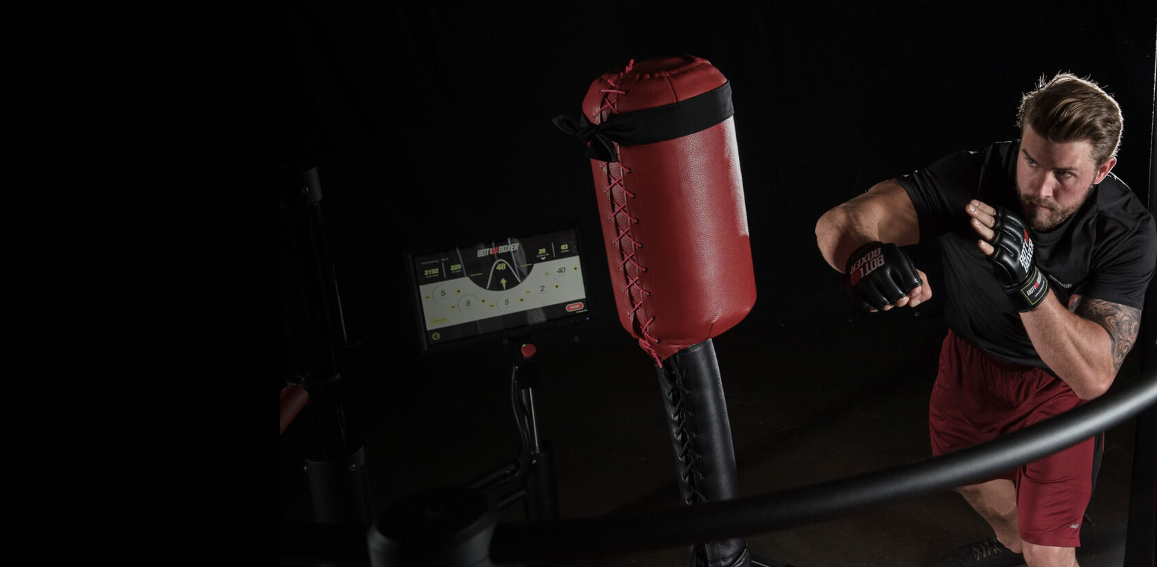 Спортивный тренажёр по боксу Botboxer с очками Magic leap