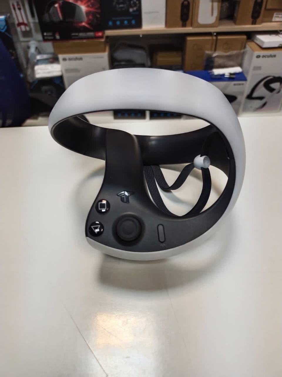 Контроллер PlayStation VR2 (левый) Контроллер PlayStation VR2 (левый)